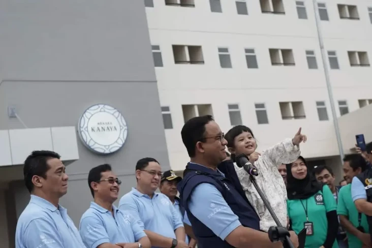 Momen Anies saat Gendong...