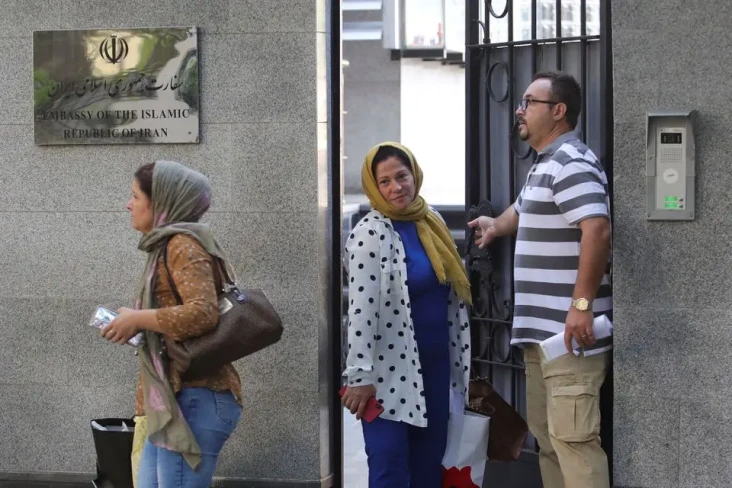 Diplomat Iran Bakar...