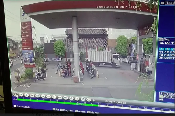 Nekat Bakar Motor Sedang...