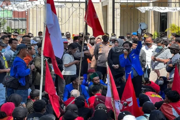 Demo Tolak Kenaikan...