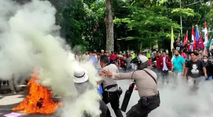 Kemaluan Kena Tembak...