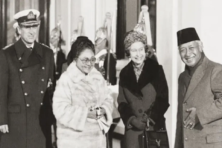 Potret Lawas Ratu Elizabeth...