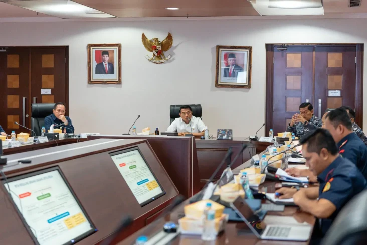 Komitmen Lindungi Laut,...