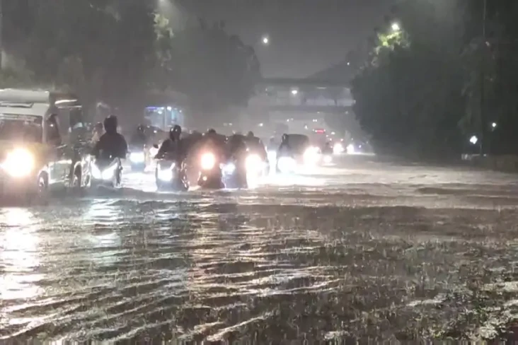 Banjir di DI Panjaitan...