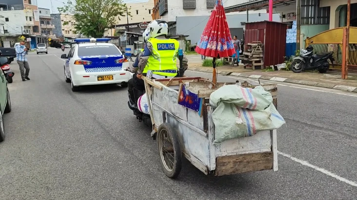 Pemulung Dicegat dan...