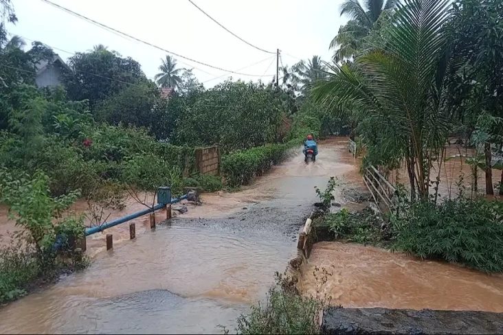 Diguyur Hujan 1 Jam,...