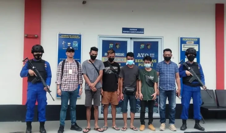 Pulang dari Malaysia,...
