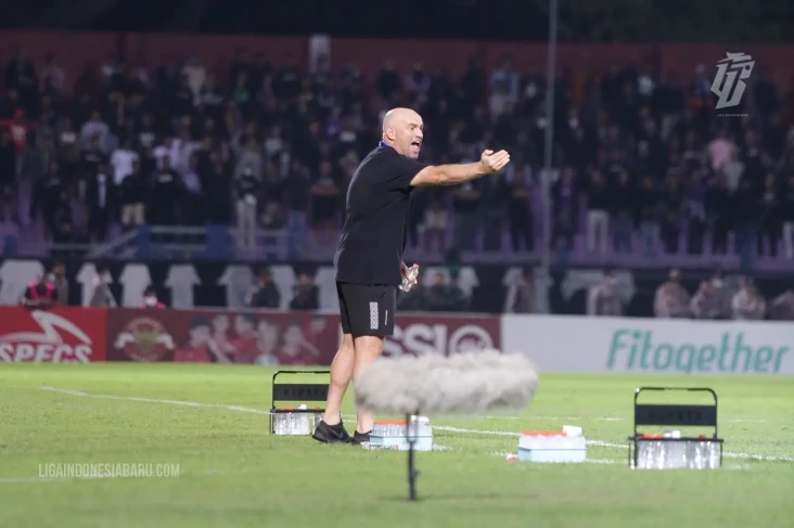 PSM Makassar vs Persebaya...