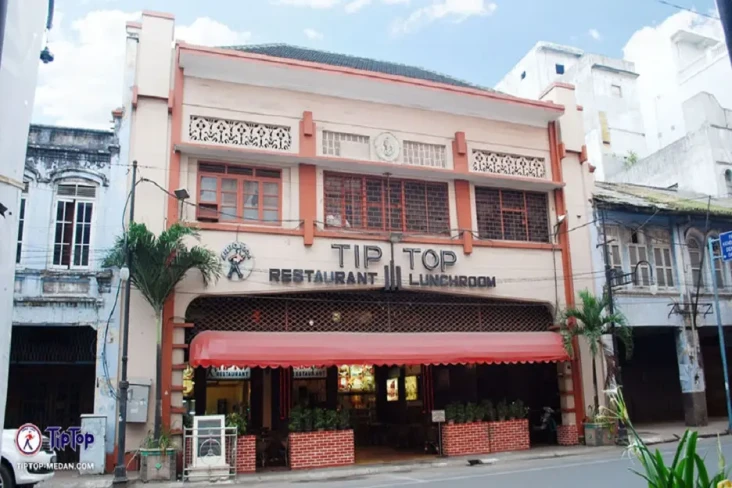 4 Tempat Kuliner Legendaris...