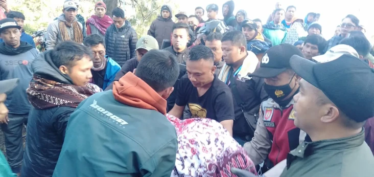 Detik-detik Jip Rombongan...