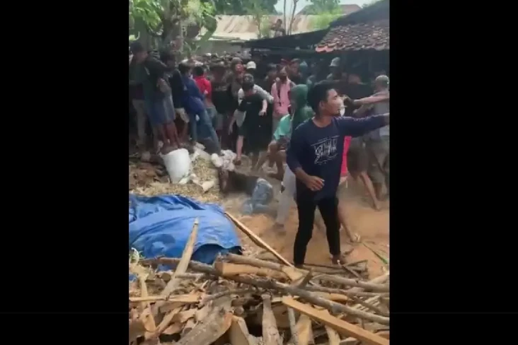 Tawuran 2 Kelompok Pemuda...