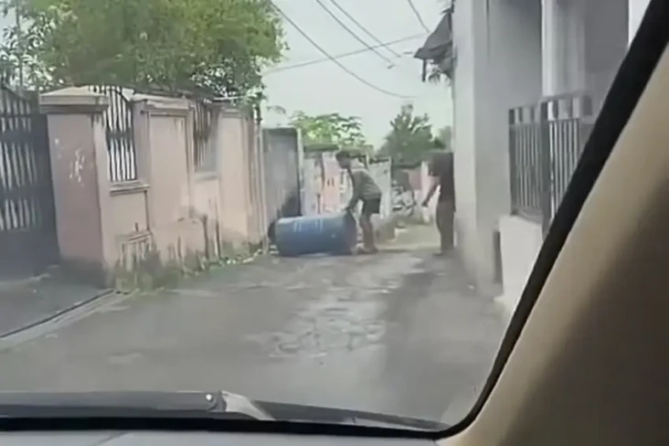 Warga Diduga Pungli...
