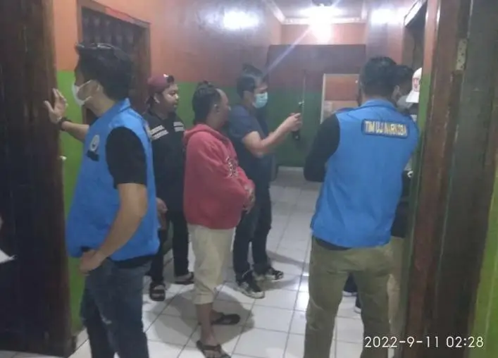 Gerebek Tempat Karaoke...