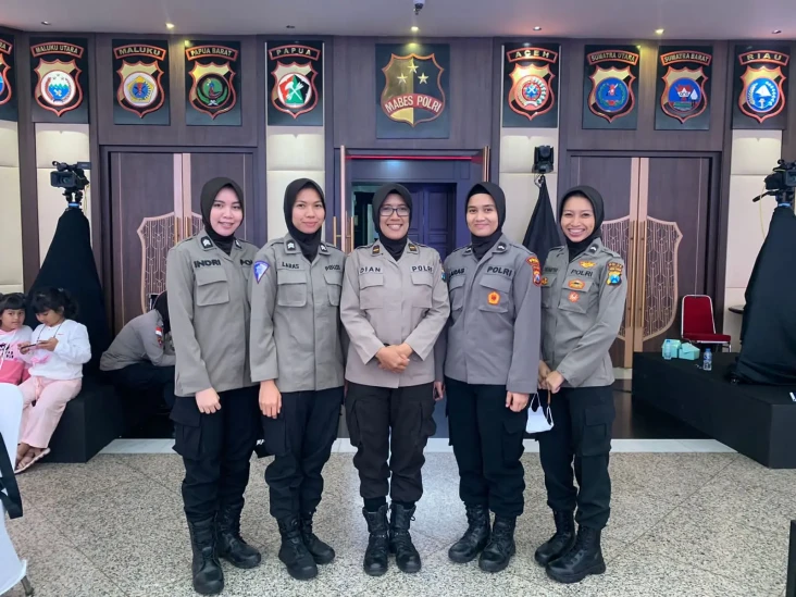5 Polwan Polda Jatim...