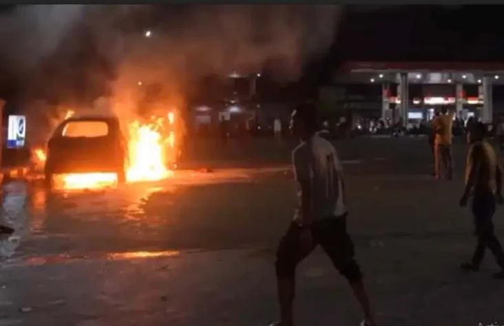 Minibus Terbakar di...