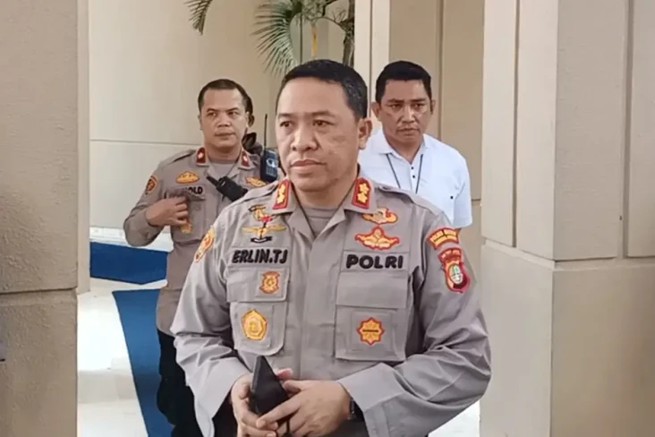 Puluhan Preman Rusak...