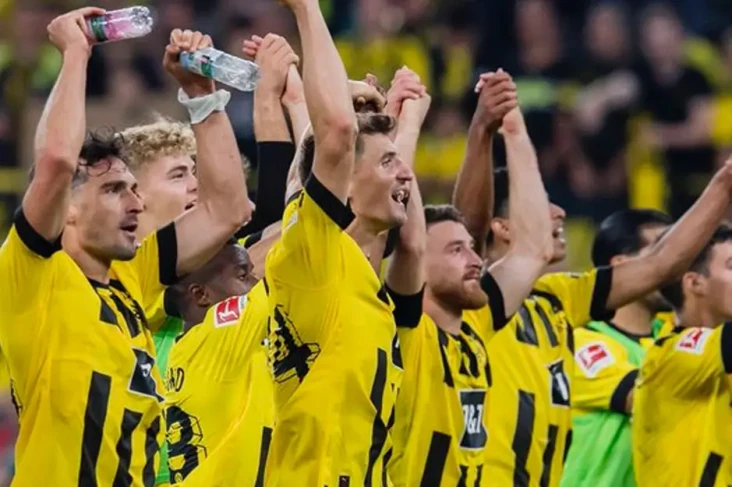 Borussia Dortmund Tur...