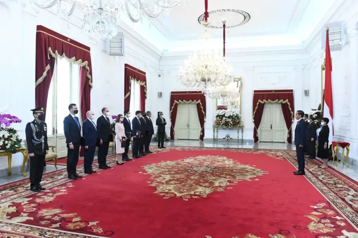 8 Duta Besar Negara...