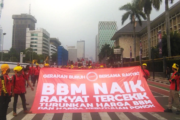 BBM Tak Kunjung Turun,...
