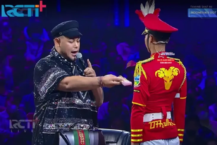 Ivan Gunawan Berikan...