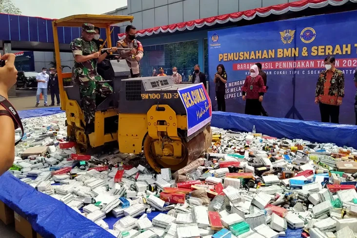 Bea Cukai Bandara Soetta...