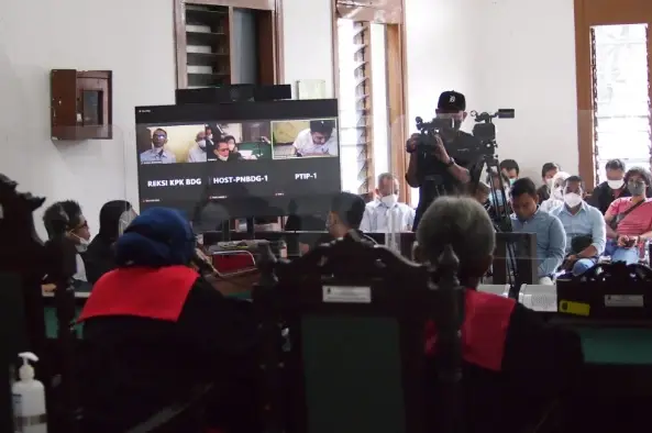Sidang Tuntutan Ade...