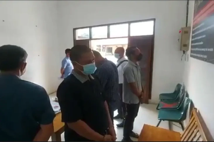 Terjerat Korupsi Dana...