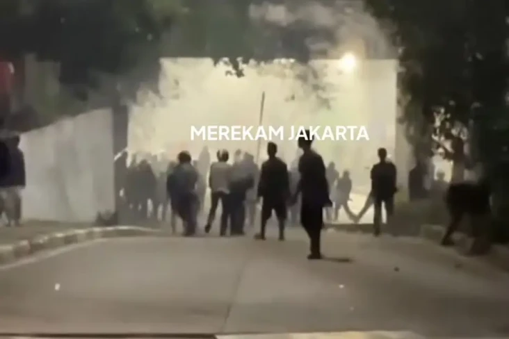Tawuran di Underpass...