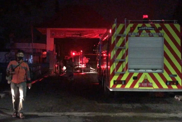 Kebakaran di Lantai...