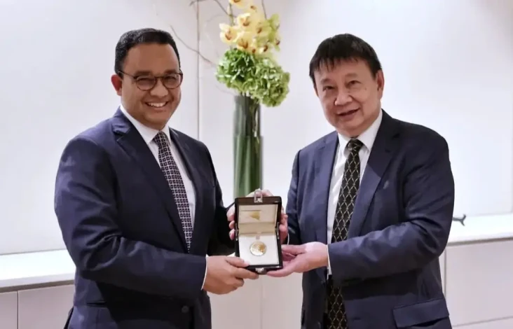 Terima Anugerah LKYEF...