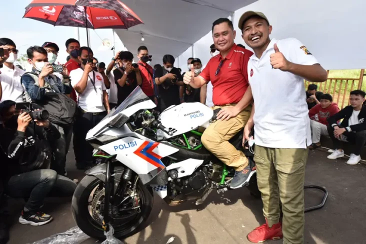 Kisah Wahyu Kandacong,...