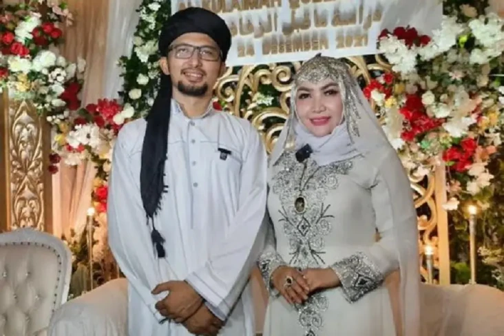 Roro Fitria Gugat Cerai...