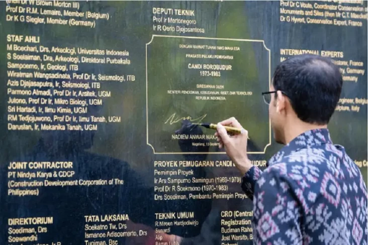 Kemendikbudristek Beri...