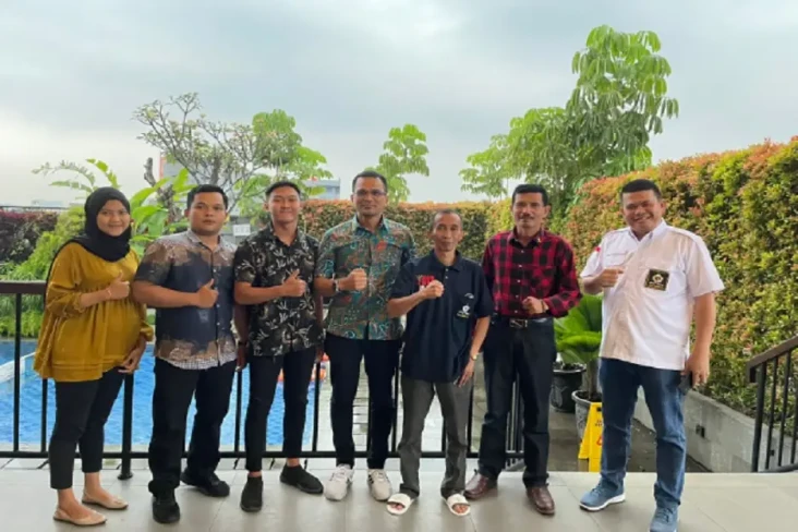 Ikatan Keluarga Alumni...