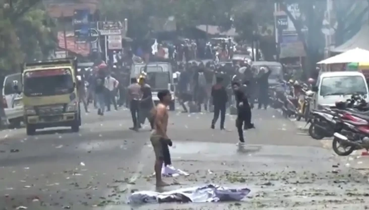 Demo Sengketa Lapangan...