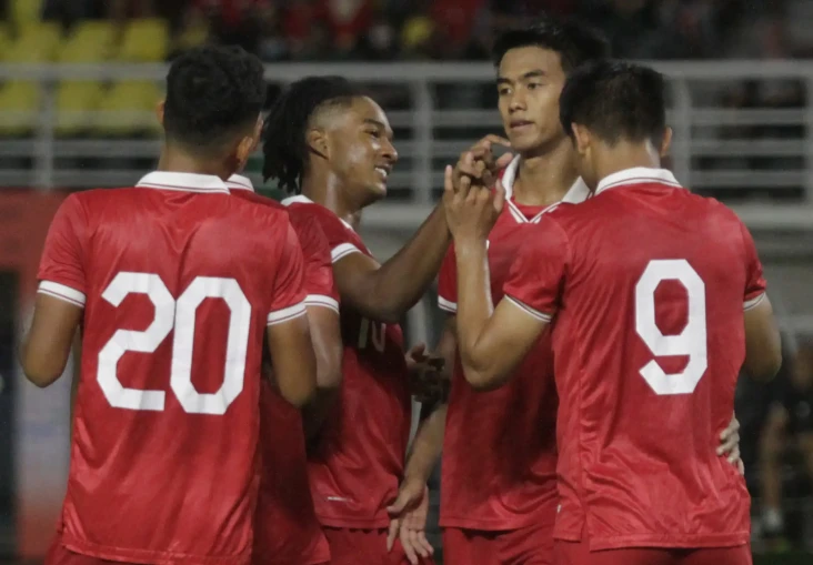 Pelatih Hong Kong Tantang...