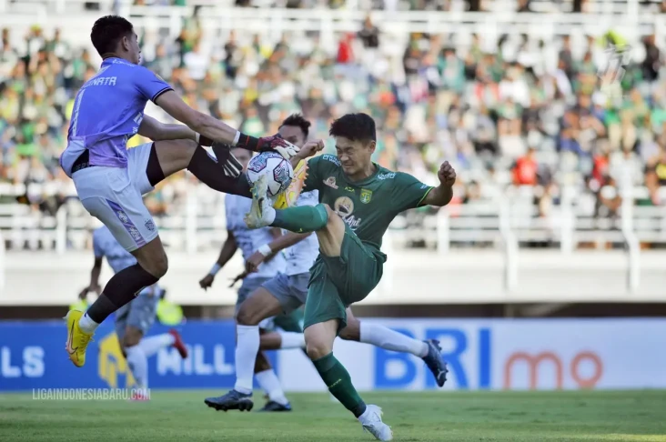 Persebaya Surabaya vs...
