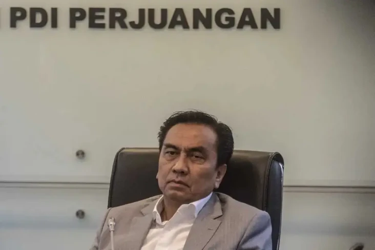 Singgung TNI Gerombolan,...