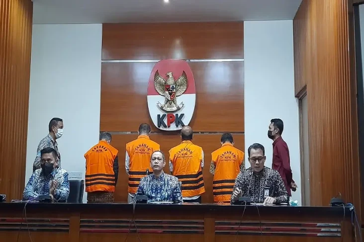 KPK Tahan 4 Tersangka...