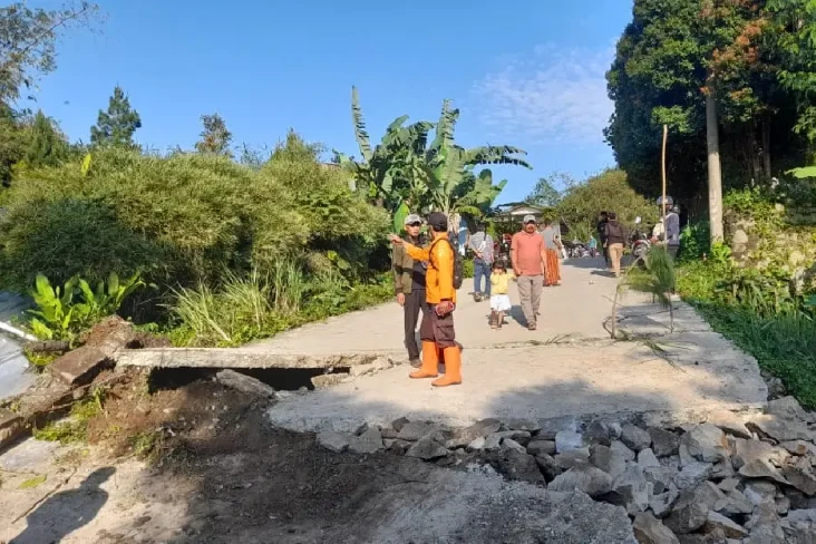 Belasan Rumah Rusak...