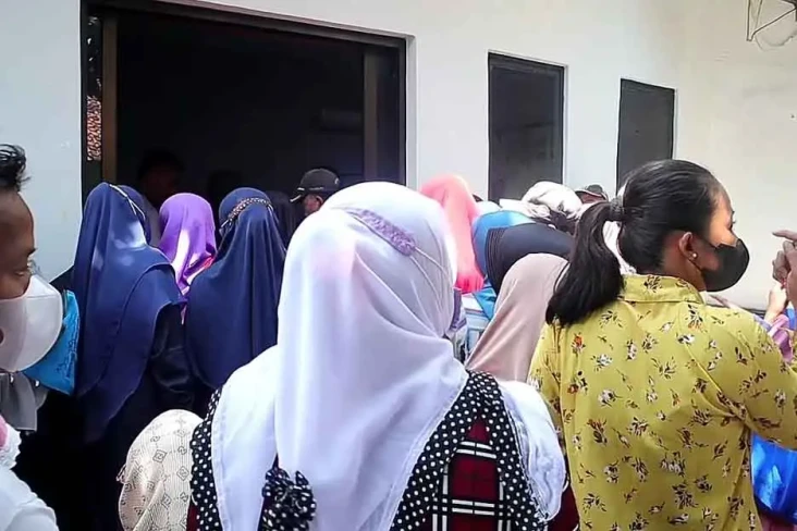 Ratusan Warga Bekasi...