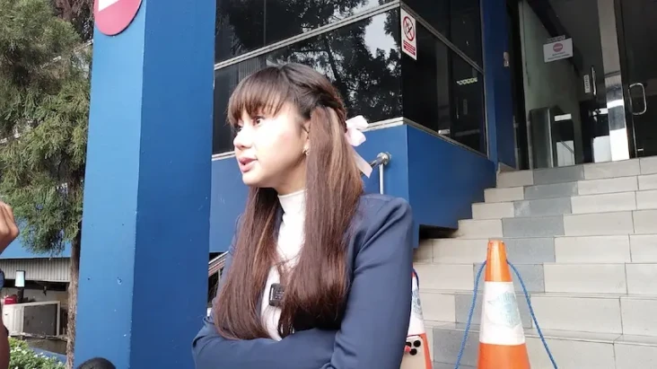 Denise Chariesta Akui...