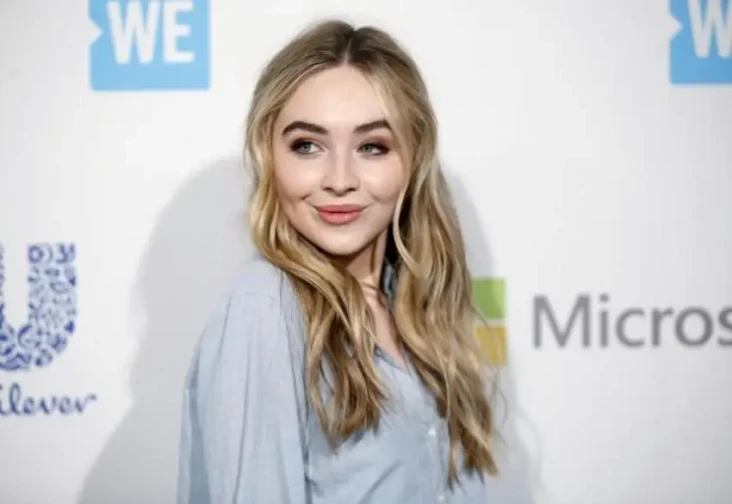 Profil Sabrina Carpenter,...