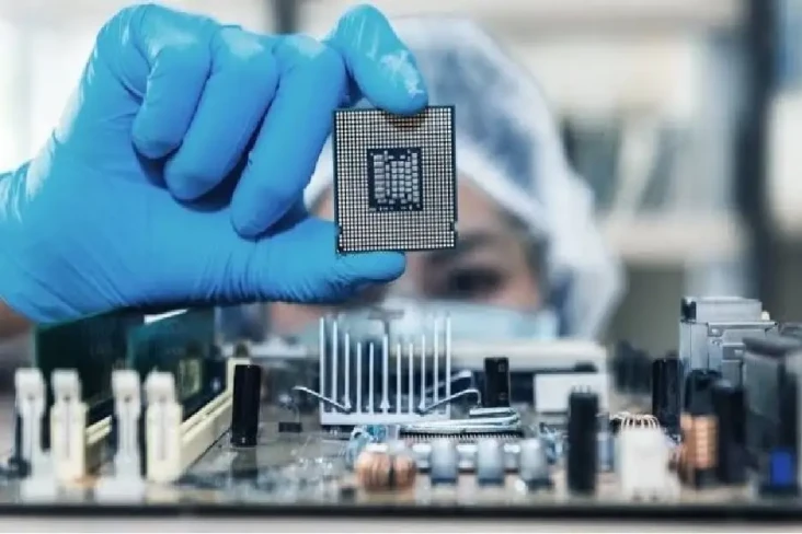 Investasi Foxconn di...