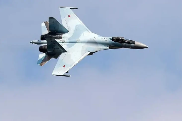 Jet Tempur Su-35 Rusia...