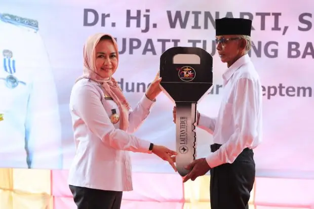 Bupati Winarti Tuai...