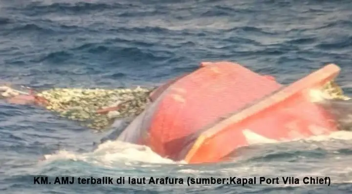 Kapal Ikan Terbalik...