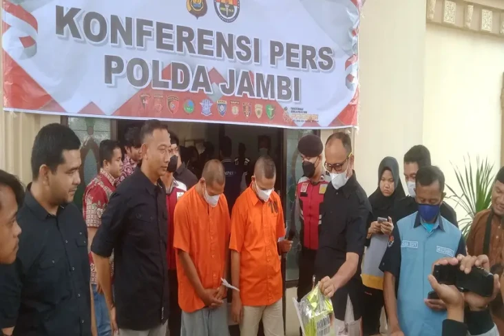 Polisi Gerebek Pengedar...