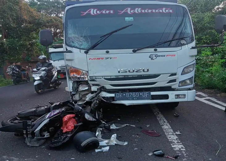 Naik Motor, Gadis Remaja...