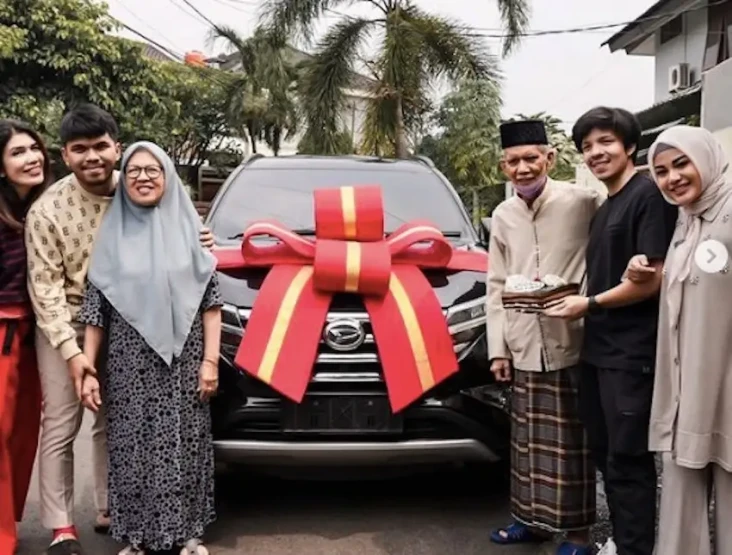 Belikan Hadiah Mobil...